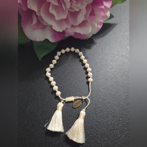 🌟BOGO Free🌟Elegant Cream Beaded Jewelry Set - Picture 4 of 6